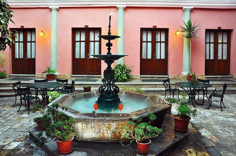 Capital Plaza Hotel Sucre Exterior photo